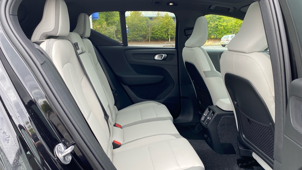 Volvo EX40 300kW Twin Motor Ultra 82kWh 5dr AWD Auto Electric Estate - Image 7