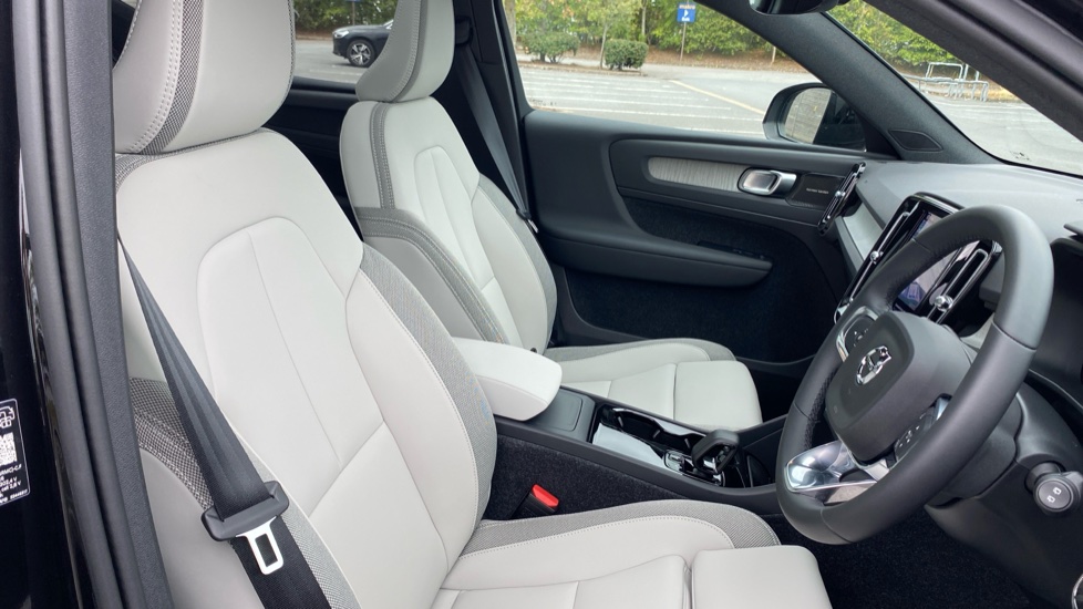 Volvo EX40 300kW Twin Motor Ultra 82kWh 5dr AWD Auto Electric Estate - Image 42