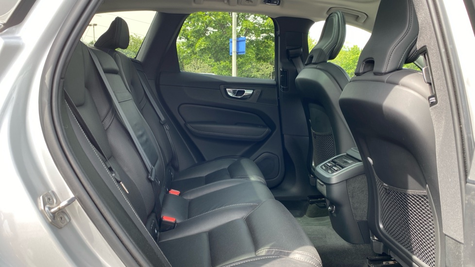 Volvo XC60 2.0 D4 Inscription 5dr Geartronic Diesel Estate - Image 6
