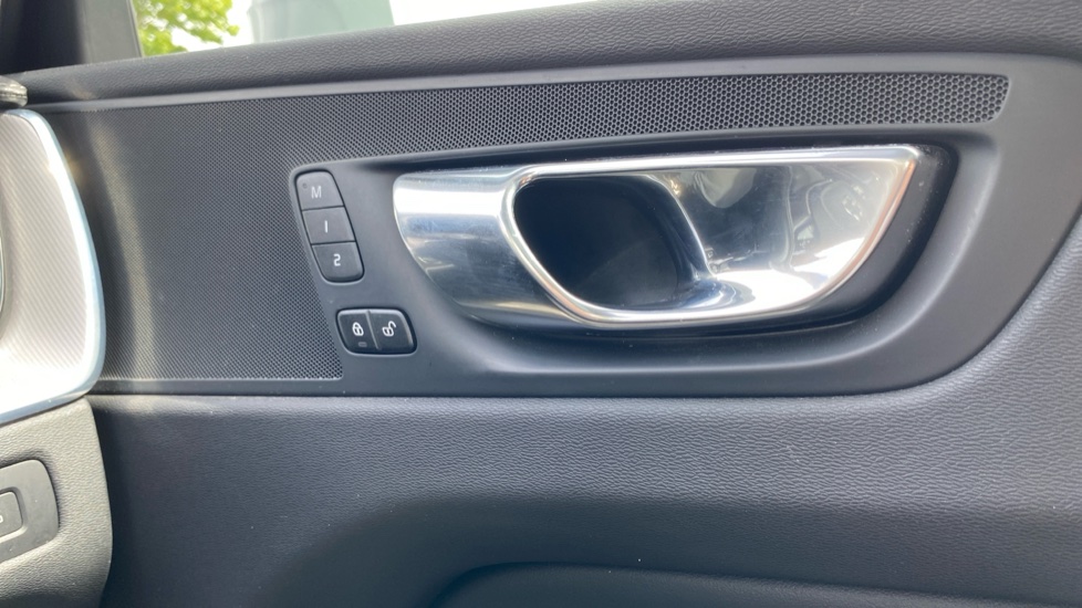Volvo XC60 2.0 D4 Inscription 5dr Geartronic Diesel Estate - Image 29