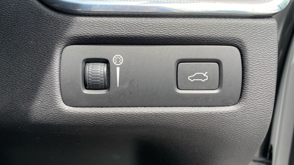 Volvo XC60 2.0 D4 Inscription 5dr Geartronic Diesel Estate - Image 33