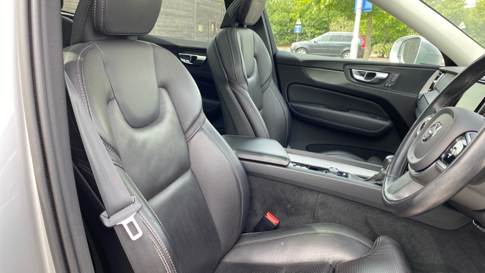 Volvo XC60 2.0 D4 Inscription 5dr Geartronic Diesel Estate - Image 36