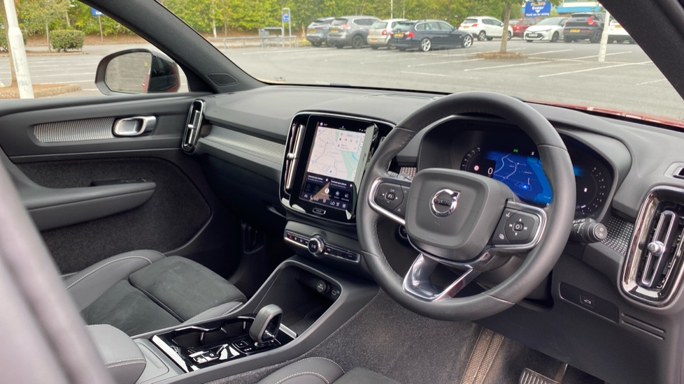 Volvo XC40 2.0 B4P Plus Dark 5dr Auto Petrol Estate - Image 5