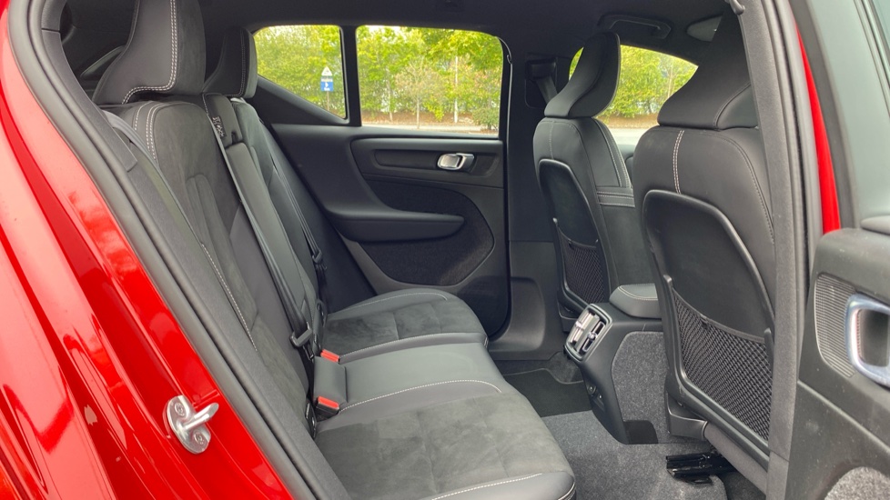Volvo XC40 2.0 B4P Plus Dark 5dr Auto Petrol Estate - Image 7
