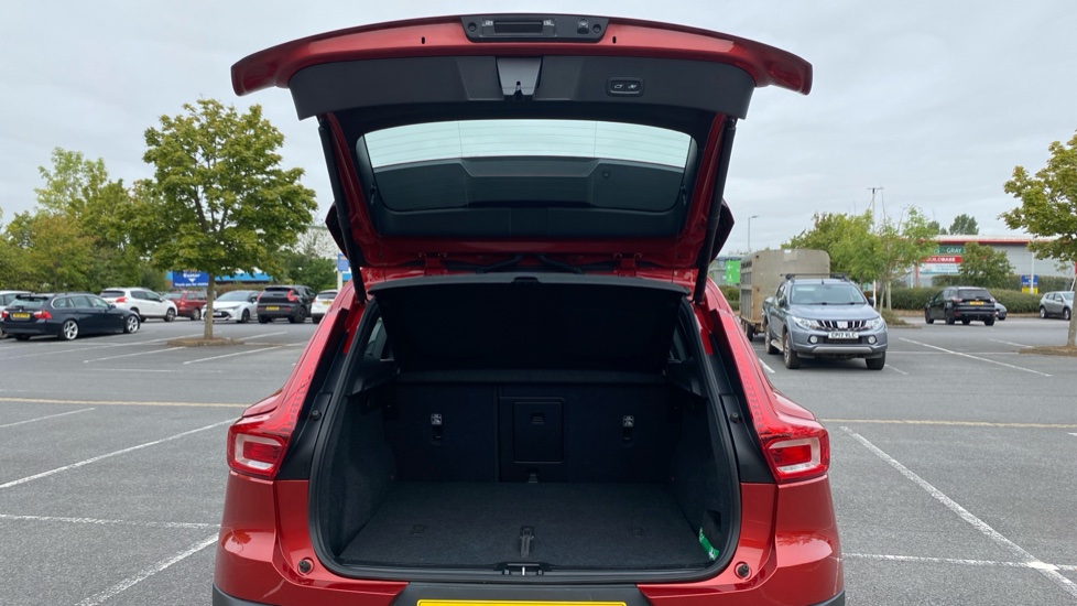 Volvo XC40 2.0 B4P Plus Dark 5dr Auto Petrol Estate - Image 14