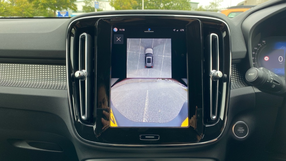 Volvo XC40 2.0 B4P Plus Dark 5dr Auto Petrol Estate - Image 25