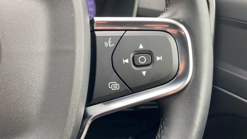 Volvo XC40 2.0 B4P Plus Dark 5dr Auto Petrol Estate - Image 31