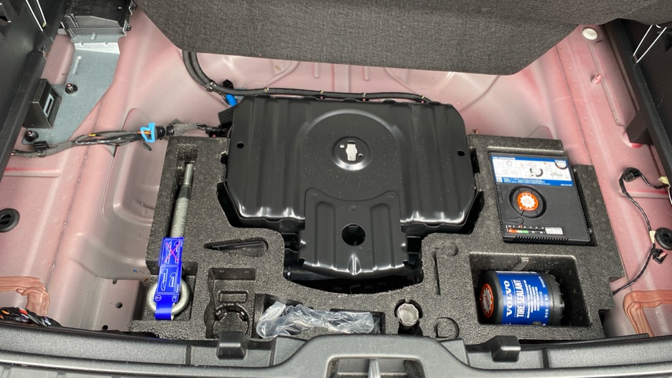 Volvo XC40 2.0 B4P Plus Dark 5dr Auto Petrol Estate - Image 42
