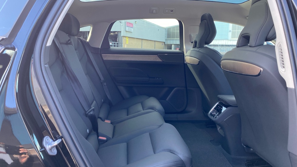 Volvo ES90 245kW SM Extended Range Plus 92kWh 5dr Auto Electric Hatchback - Image 7
