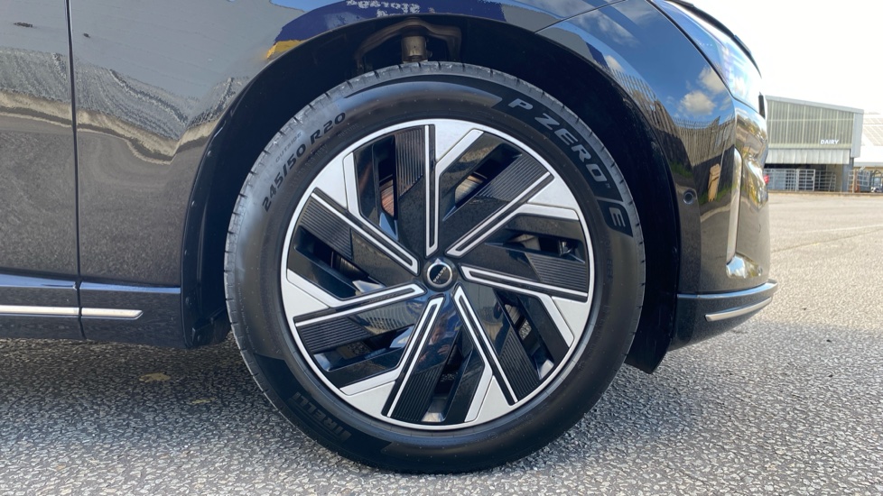 Volvo ES90 245kW SM Extended Range Plus 92kWh 5dr Auto Electric Hatchback - Image 10
