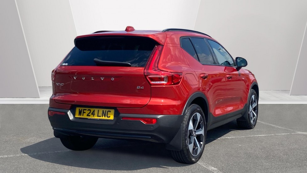 Volvo XC40 2.0 B4P Ultimate Dark 5dr Auto Petrol Estate - Image 2
