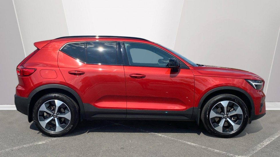 Volvo XC40 2.0 B4P Ultimate Dark 5dr Auto Petrol Estate - Image 3
