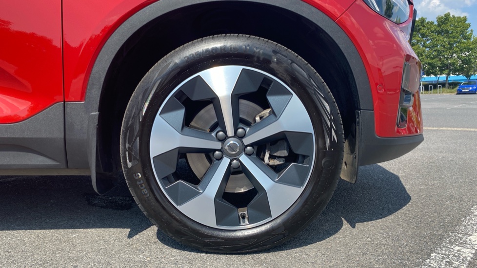 Volvo XC40 2.0 B4P Ultimate Dark 5dr Auto Petrol Estate - Image 10