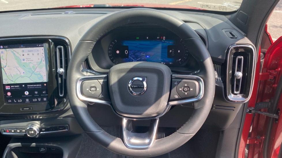 Volvo XC40 2.0 B4P Ultimate Dark 5dr Auto Petrol Estate - Image 11