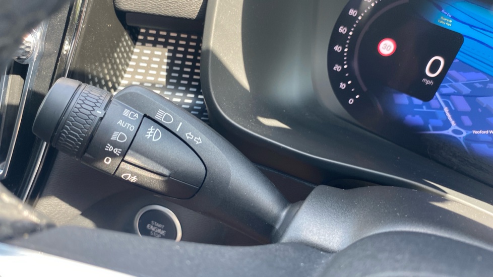Volvo XC40 2.0 B4P Ultimate Dark 5dr Auto Petrol Estate - Image 34