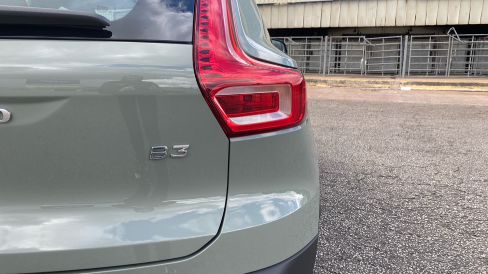 Volvo XC40 2.0 B3P Plus Dark 5dr Auto Petrol Estate - Image 15
