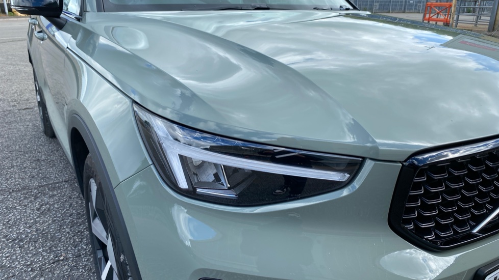 Volvo XC40 2.0 B3P Plus Dark 5dr Auto Petrol Estate - Image 16