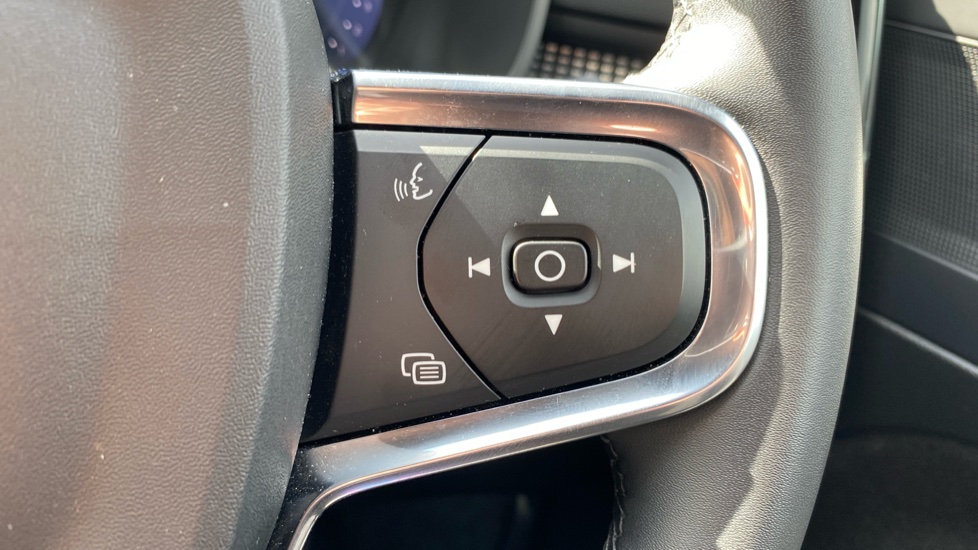 Volvo XC40 2.0 B3P Plus Dark 5dr Auto Petrol Estate - Image 31