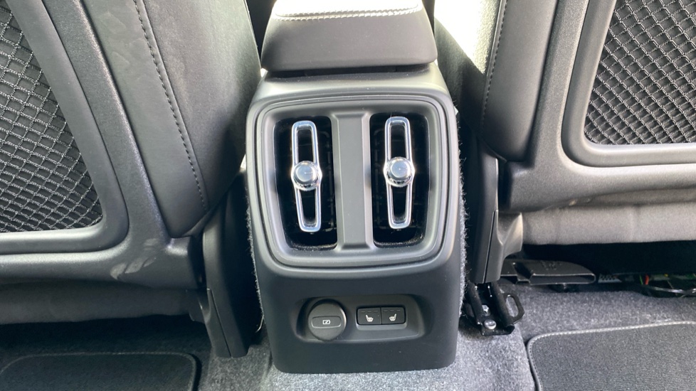Volvo XC40 2.0 B3P Plus Dark 5dr Auto Petrol Estate - Image 38