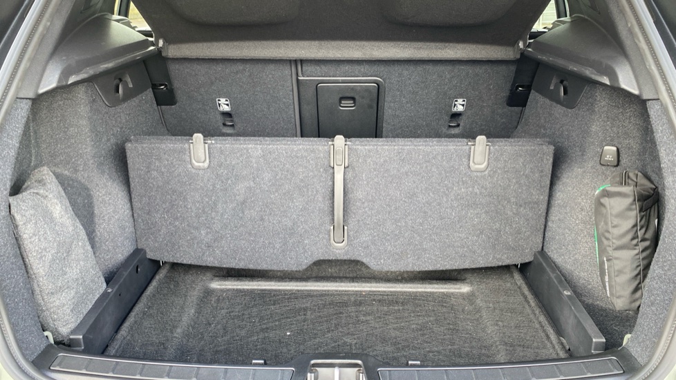 Volvo XC40 2.0 B3P Plus Dark 5dr Auto Petrol Estate - Image 40