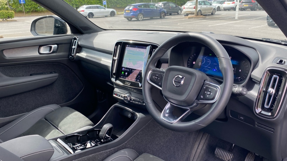 Volvo XC40 2.0 B3P Plus Dark 5dr Auto Petrol Estate - Image 4