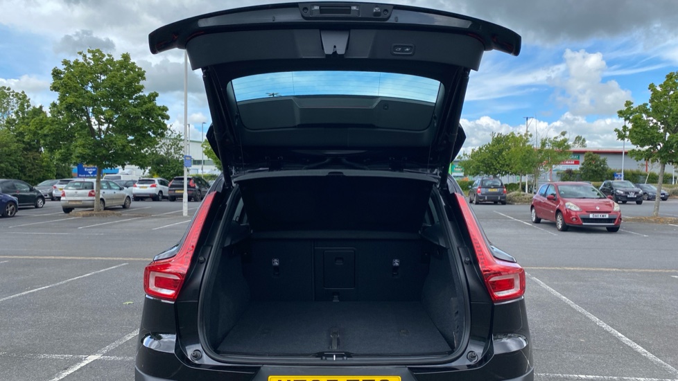 Volvo XC40 2.0 B3P Plus Dark 5dr Auto Petrol Estate - Image 13