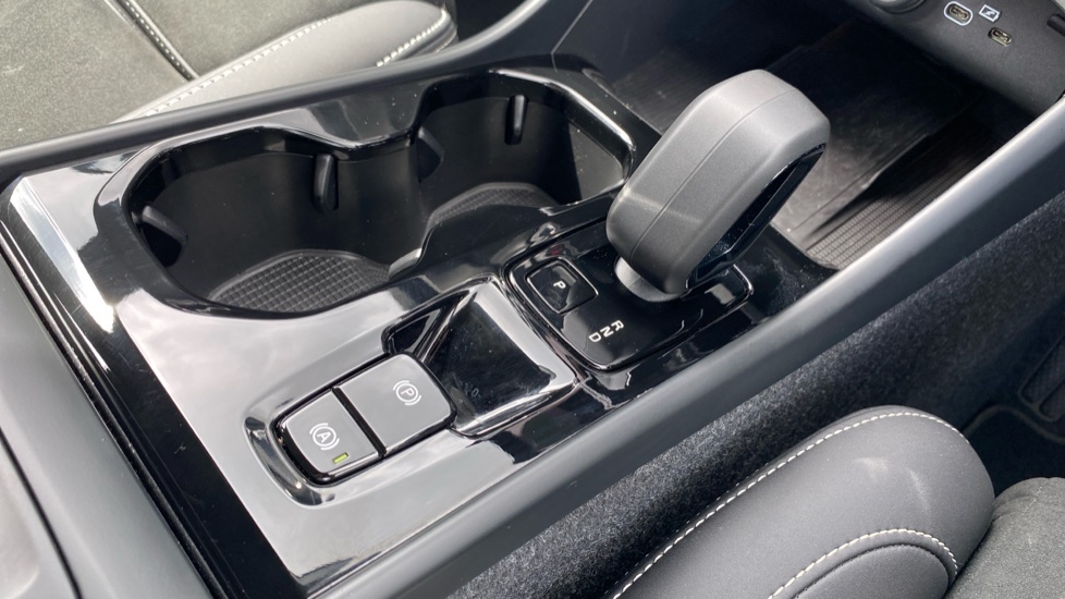 Volvo XC40 2.0 B3P Plus Dark 5dr Auto Petrol Estate - Image 24