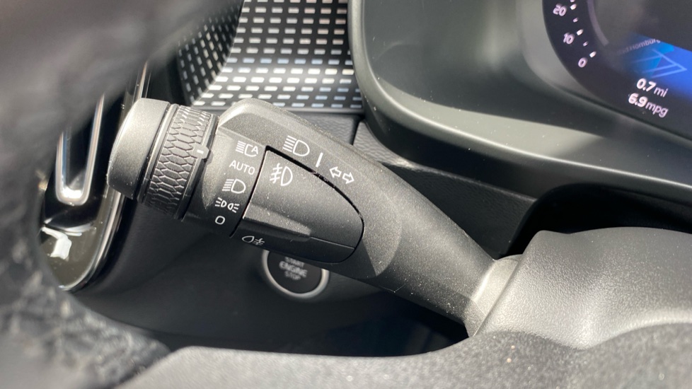 Volvo XC40 2.0 B3P Plus Dark 5dr Auto Petrol Estate - Image 31
