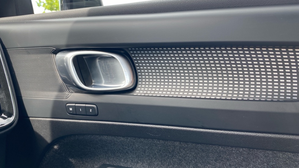 Volvo XC40 2.0 B3P Plus Dark 5dr Auto Petrol Estate - Image 32