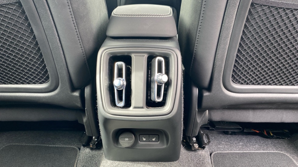 Volvo XC40 2.0 B3P Plus Dark 5dr Auto Petrol Estate - Image 36