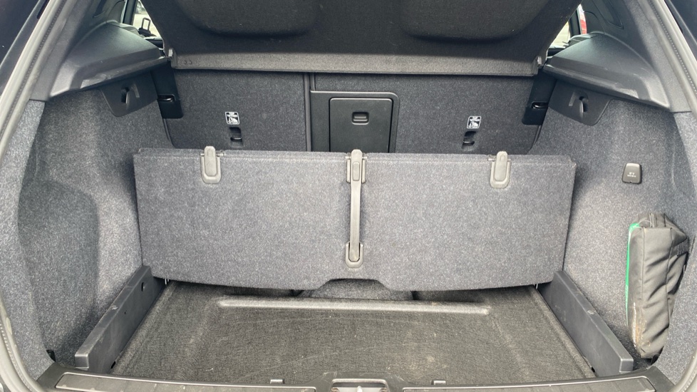 Volvo XC40 2.0 B3P Plus Dark 5dr Auto Petrol Estate - Image 38