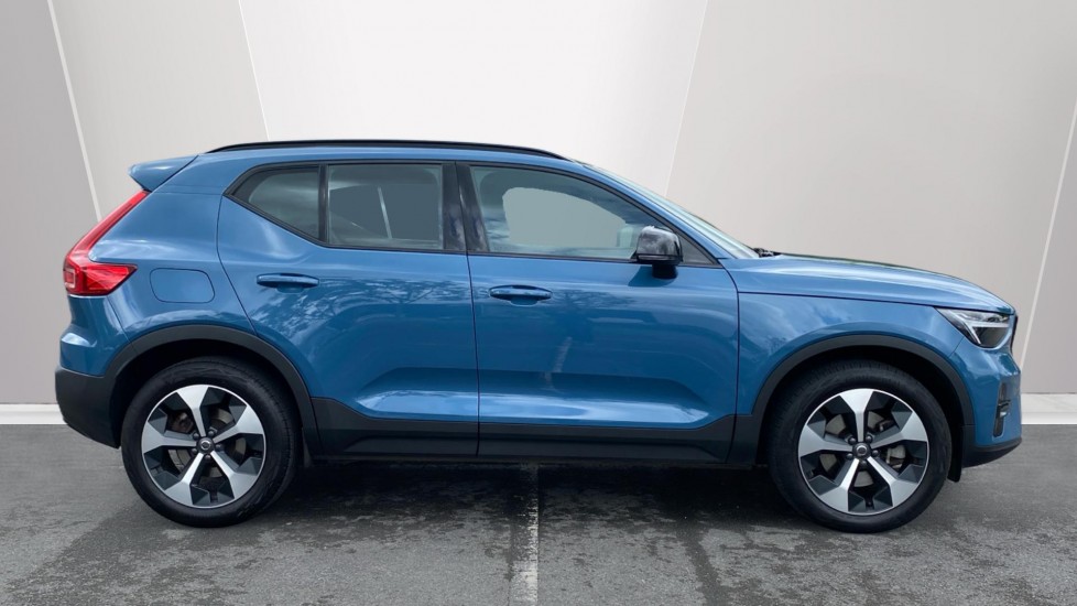Volvo XC40 2.0 B3P Plus Dark 5dr Auto Petrol Estate - Image 3