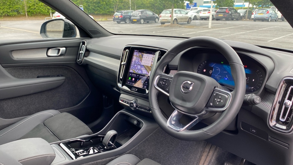 Volvo XC40 2.0 B3P Plus Dark 5dr Auto Petrol Estate - Image 4