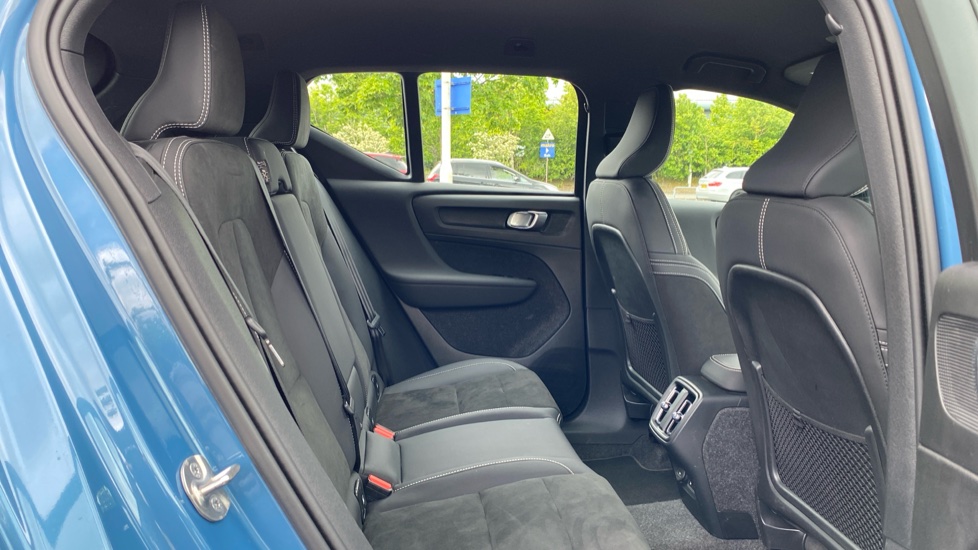 Volvo XC40 2.0 B3P Plus Dark 5dr Auto Petrol Estate - Image 6