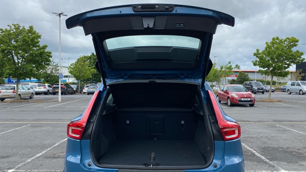 Volvo XC40 2.0 B3P Plus Dark 5dr Auto Petrol Estate - Image 13