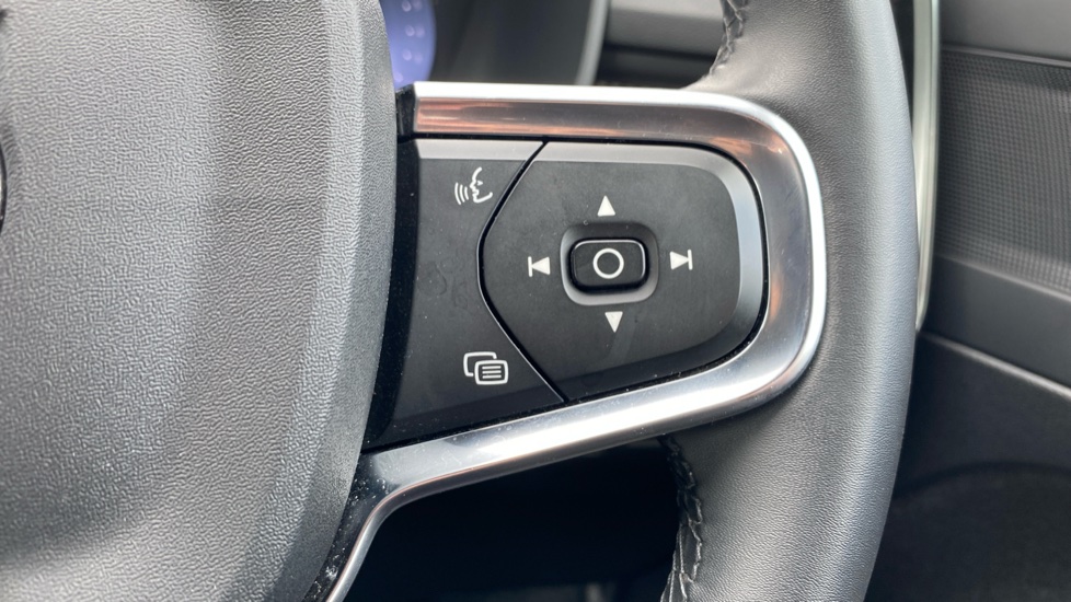 Volvo XC40 2.0 B3P Plus Dark 5dr Auto Petrol Estate - Image 27