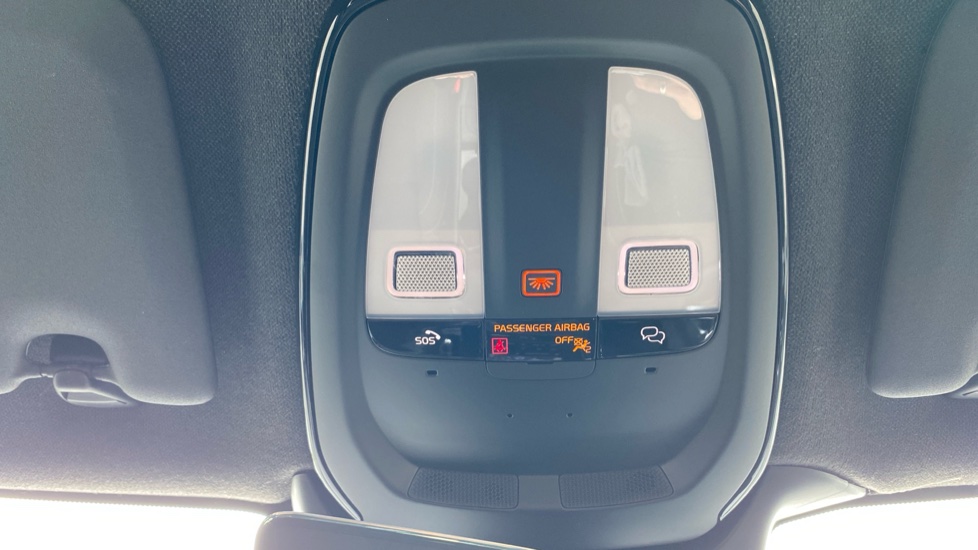Volvo XC40 2.0 B3P Plus Dark 5dr Auto Petrol Estate - Image 30