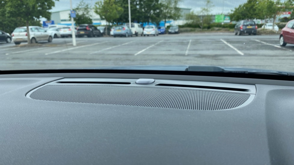 Volvo XC40 2.0 B3P Plus Dark 5dr Auto Petrol Estate - Image 31