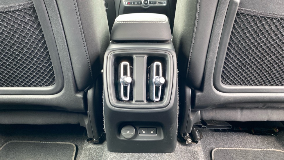 Volvo XC40 2.0 B3P Plus Dark 5dr Auto Petrol Estate - Image 36