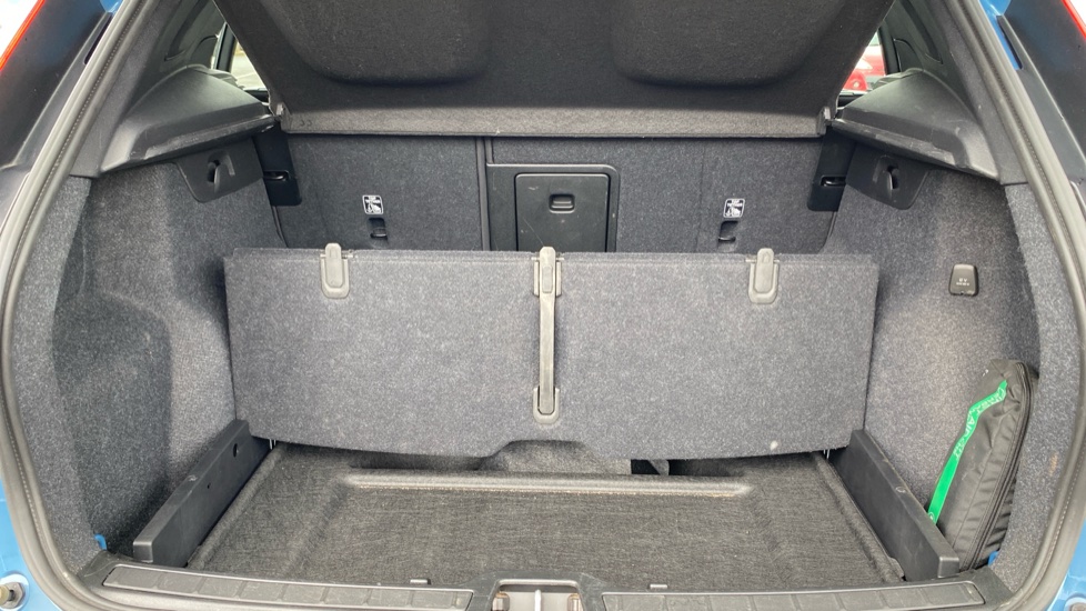 Volvo XC40 2.0 B3P Plus Dark 5dr Auto Petrol Estate - Image 38