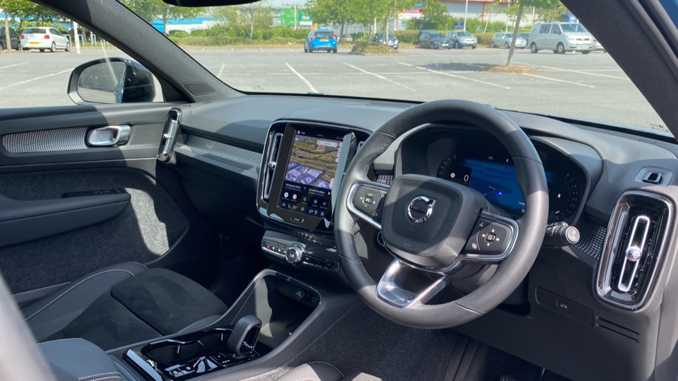 Volvo XC40 2.0 B3P Plus Dark 5dr Auto Petrol Estate - Image 4