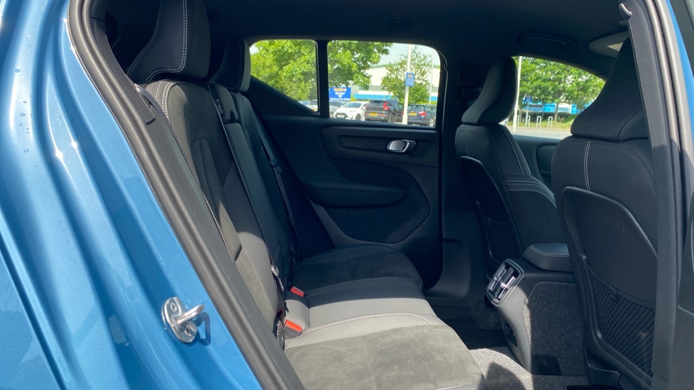 Volvo XC40 2.0 B3P Plus Dark 5dr Auto Petrol Estate - Image 6