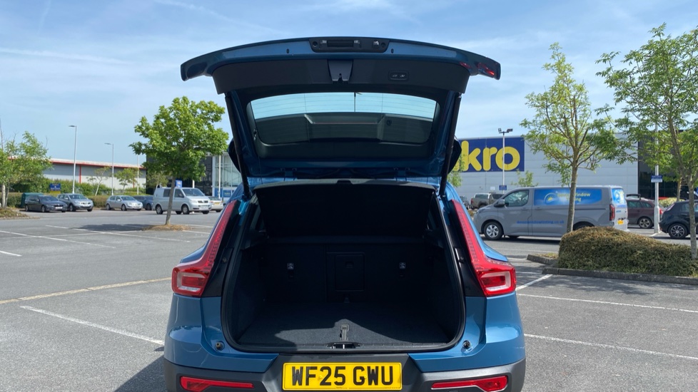 Volvo XC40 2.0 B3P Plus Dark 5dr Auto Petrol Estate - Image 13