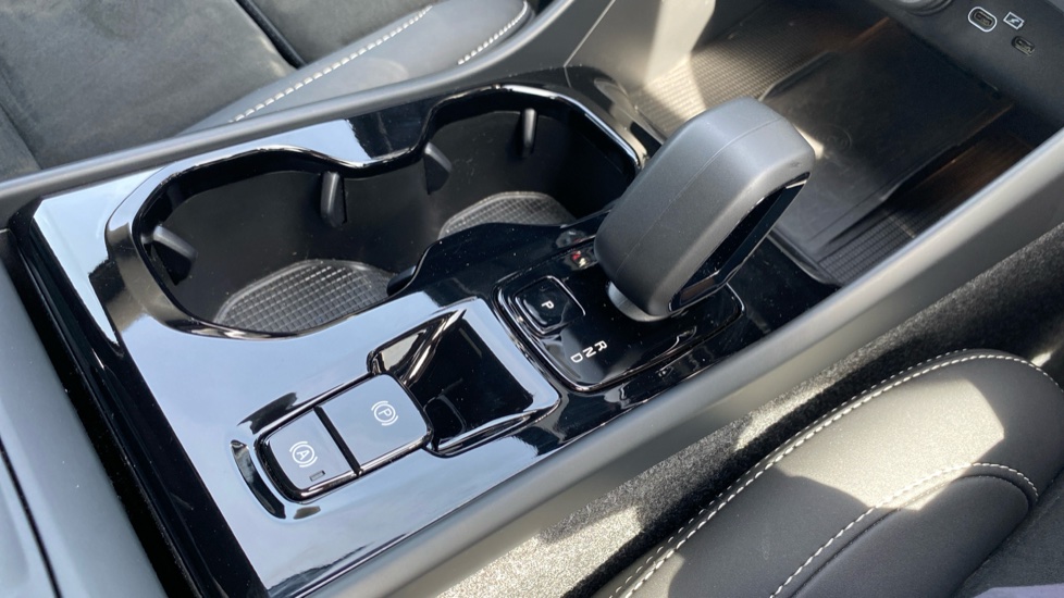 Volvo XC40 2.0 B3P Plus Dark 5dr Auto Petrol Estate - Image 24