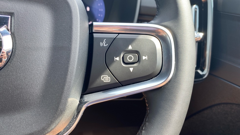 Volvo XC40 2.0 B3P Plus Dark 5dr Auto Petrol Estate - Image 29