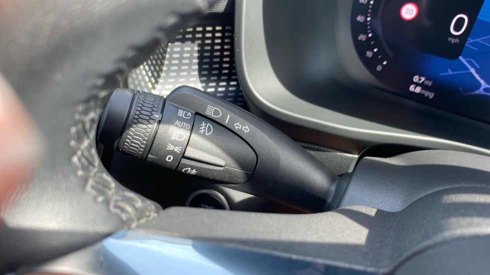 Volvo XC40 2.0 B3P Plus Dark 5dr Auto Petrol Estate - Image 31