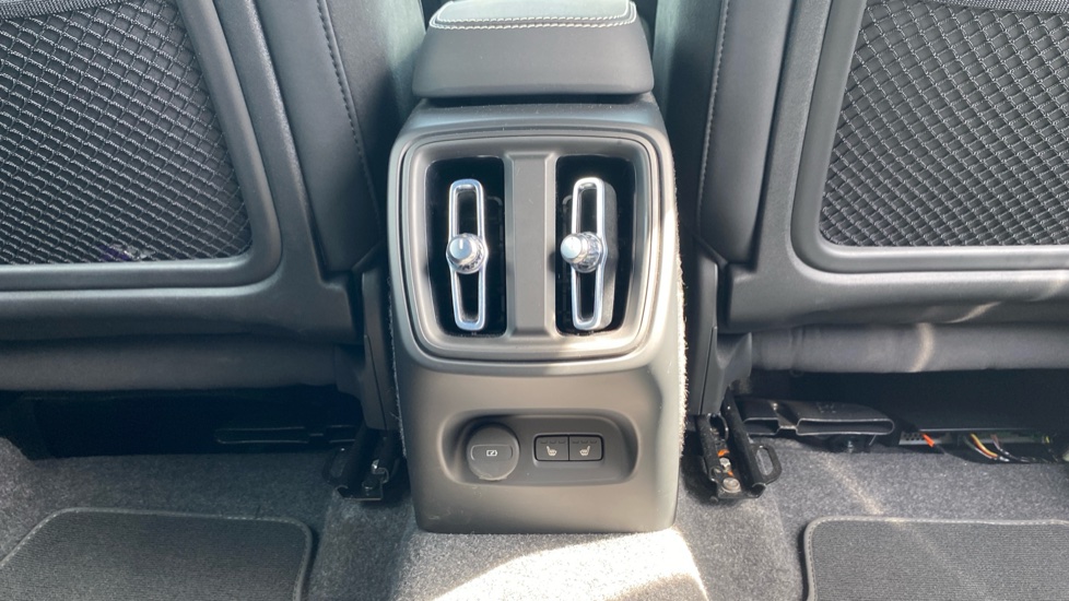 Volvo XC40 2.0 B3P Plus Dark 5dr Auto Petrol Estate - Image 36