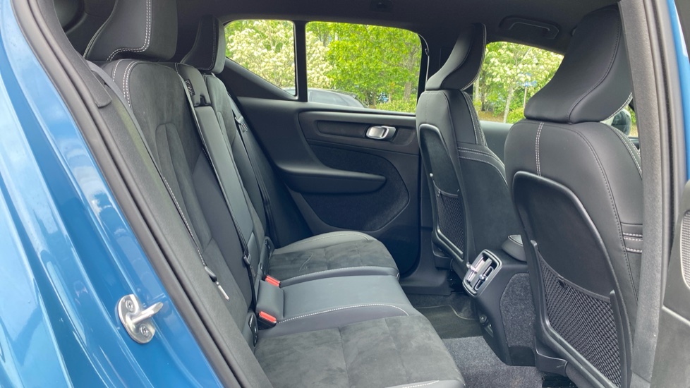 Volvo XC40 2.0 B3P Plus Dark 5dr Auto Petrol Estate - Image 6