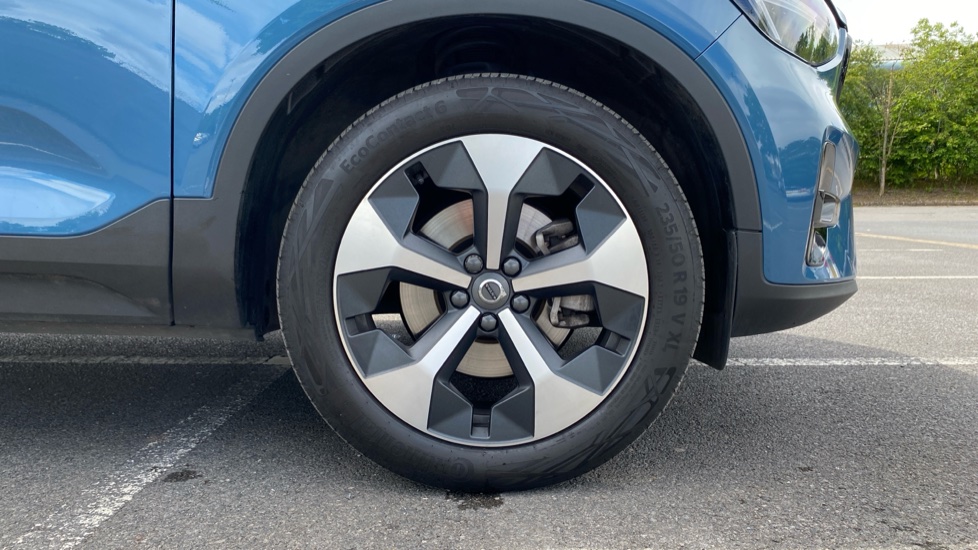 Volvo XC40 2.0 B3P Plus Dark 5dr Auto Petrol Estate - Image 9