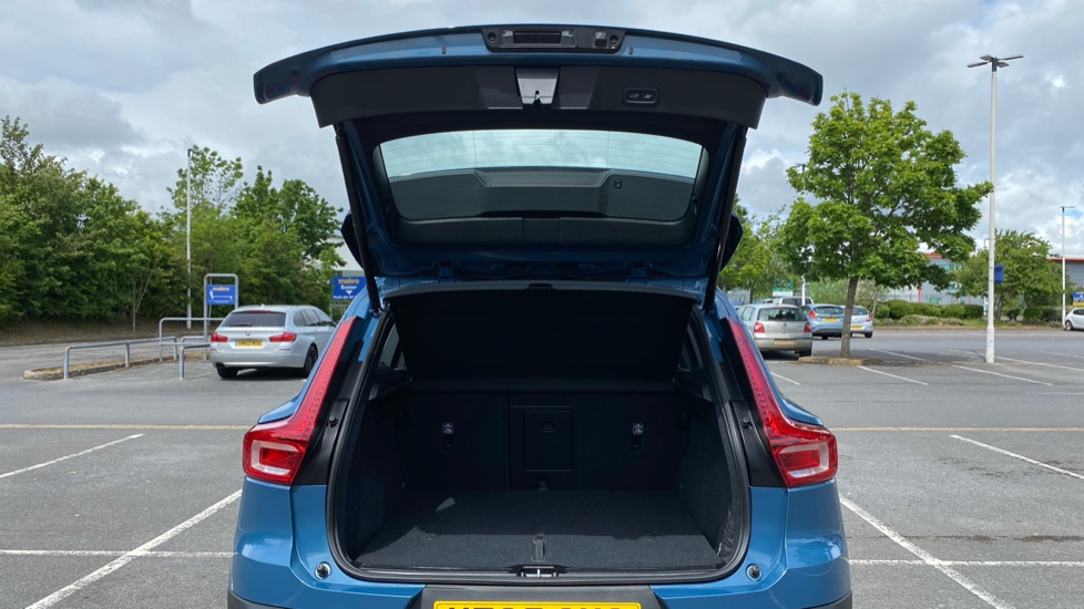 Volvo XC40 2.0 B3P Plus Dark 5dr Auto Petrol Estate - Image 13